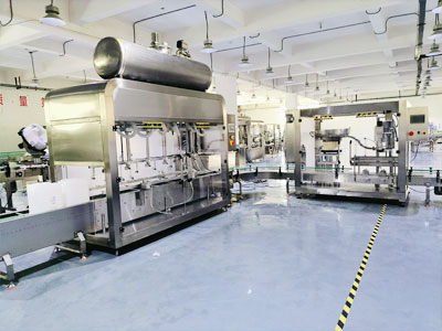 25kg大桶液體稱重灌裝旋蓋機(jī)